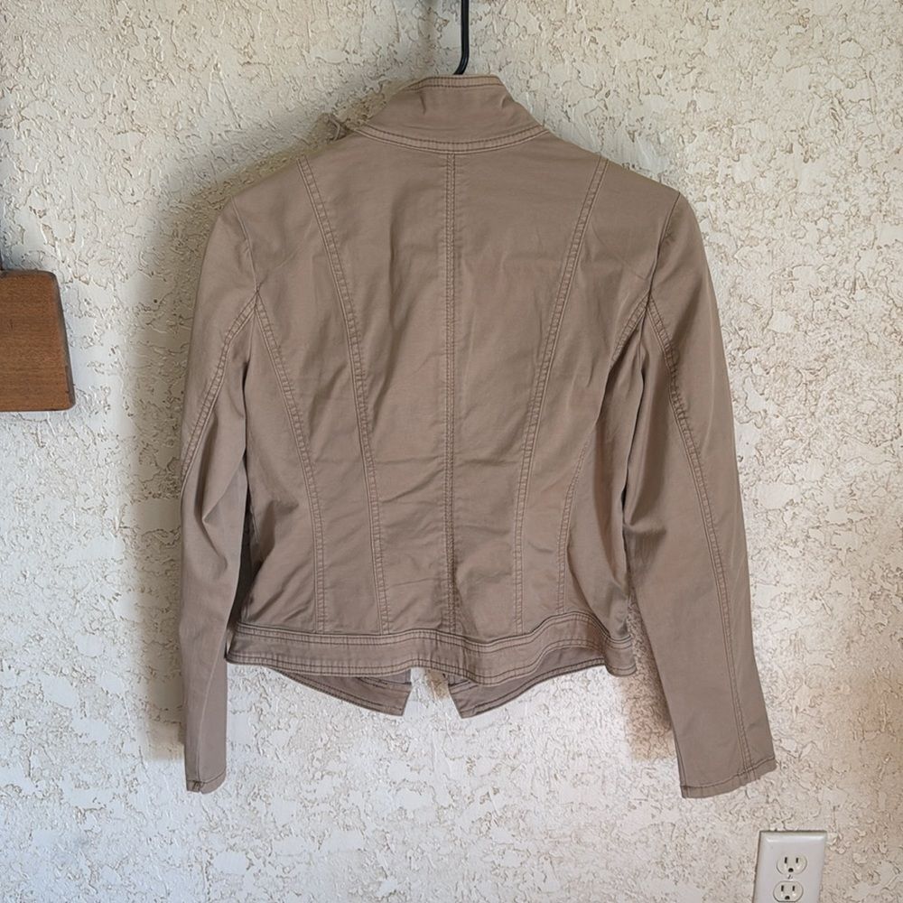 White House Black Market Ruffle Front Jacket - Picture 7 of 17